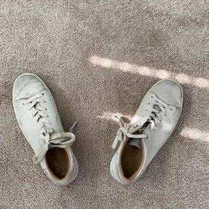 Toms sneakers